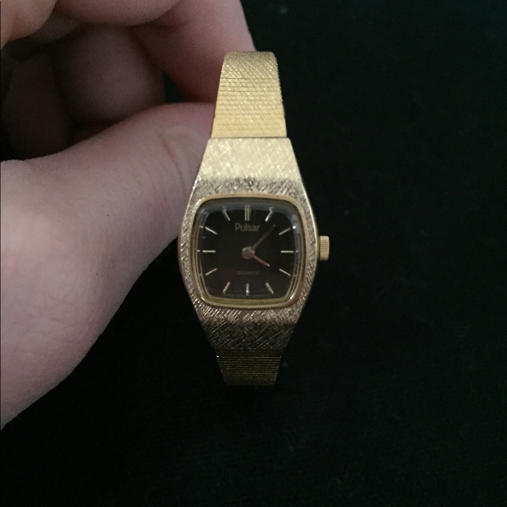 Pulsar gold crepe watch